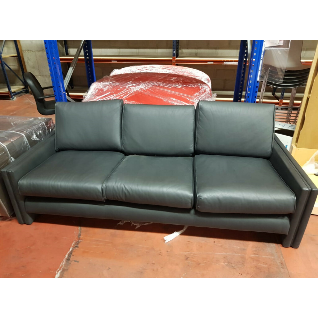 Donación de excedentes de material Sofás en piel